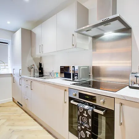 Hybrid Resi - Mitcham Close To Tooting And Wimbledon Exterior photo